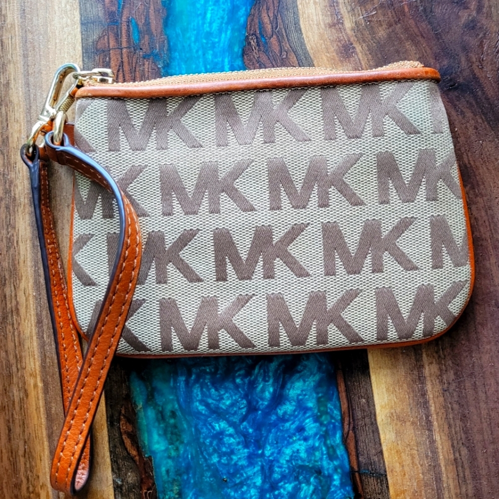 Michael Kors small signature wristlet